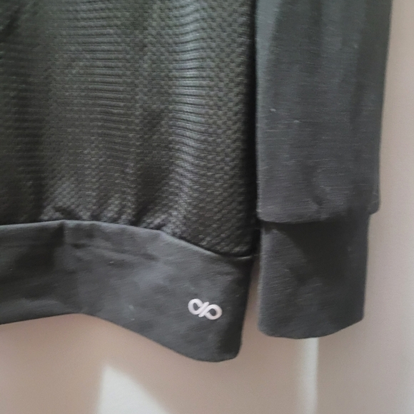 Infinite Performance Black Long Sleeve Top S - Picture 8 of 8